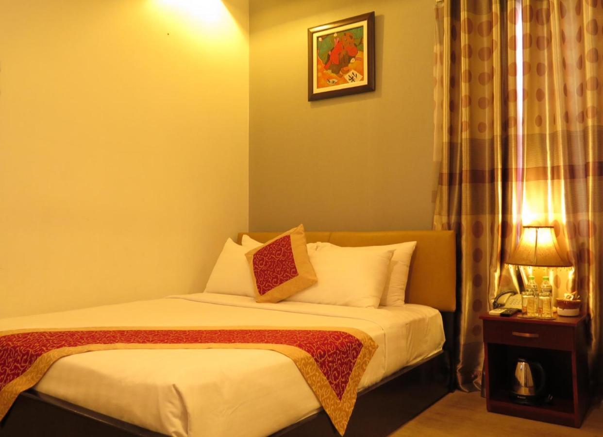 Sunflowers Hotel Airport Хошимин Экстерьер фото