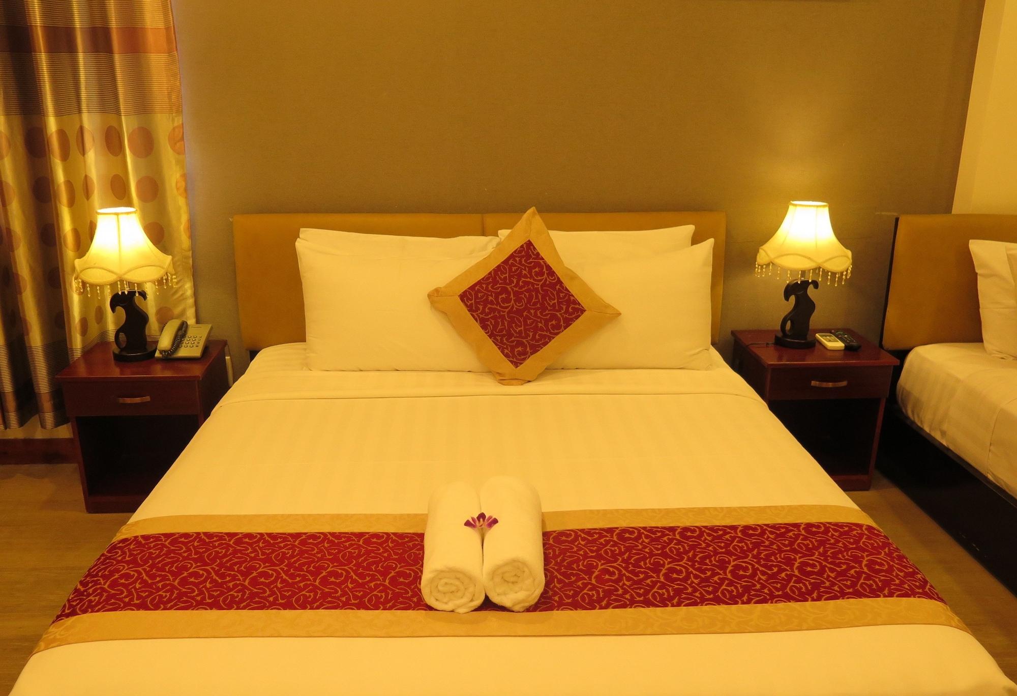Sunflowers Hotel Airport Хошимин Экстерьер фото