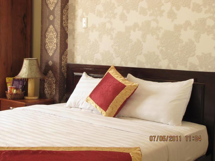 Sunflowers Hotel Airport Хошимин Экстерьер фото