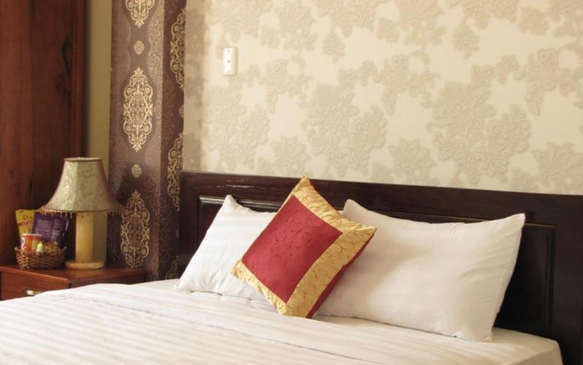 Sunflowers Hotel Airport Хошимин Экстерьер фото
