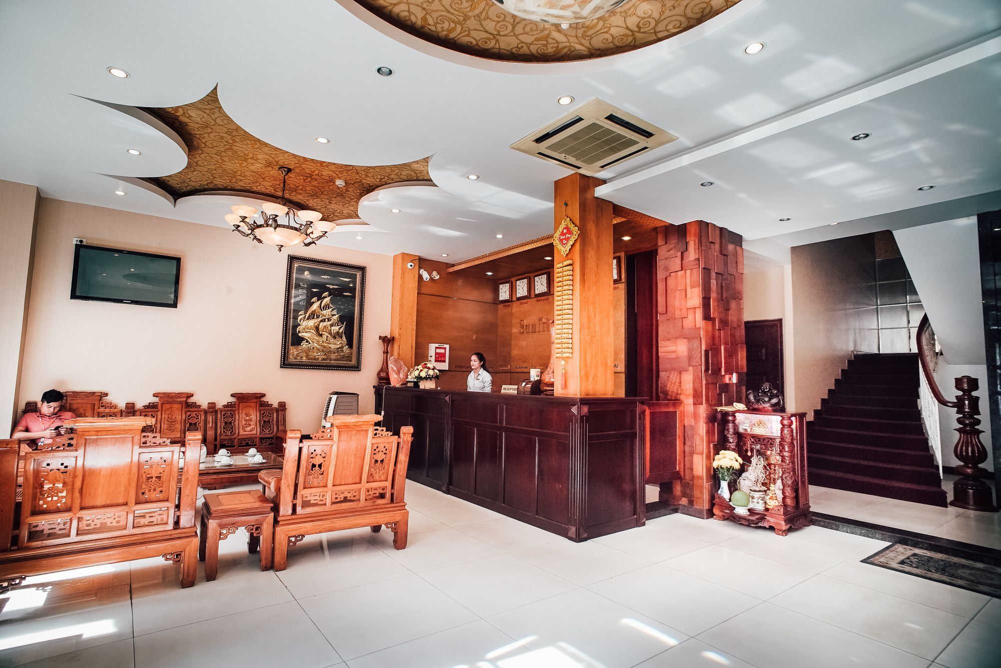 Sunflowers Hotel Airport Хошимин Экстерьер фото